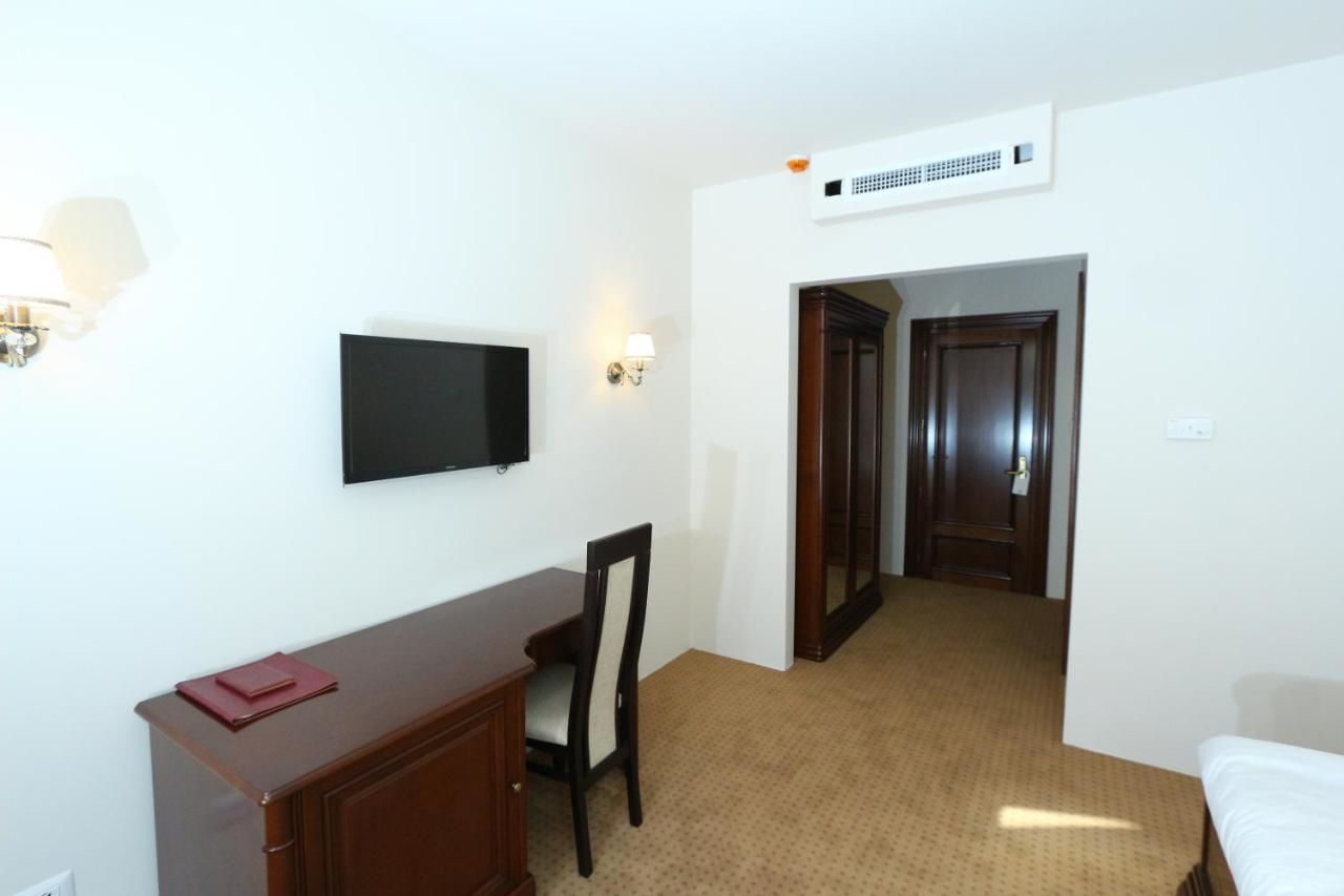 Отель Green Park Boutique Hotel Фокшани-24