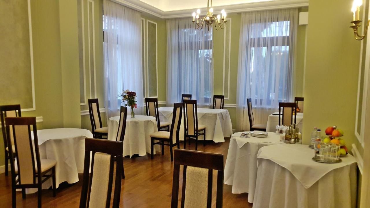 Отель Green Park Boutique Hotel Фокшани-9